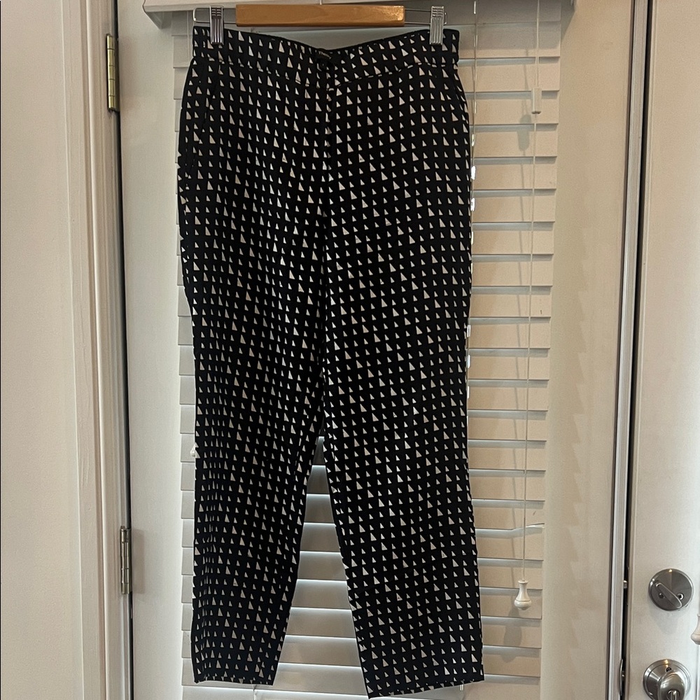 Black & White Triangle Print